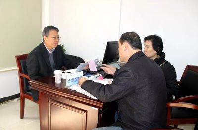 專業問題 專業解答——“東方大律師”楊浦法律援助工作室為企業管理提供免費法律咨詢服務